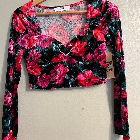Madden NYC Womens Velvet Floral Print Crop Top Long Sleeves Size M NWT - Picture 1 of 12